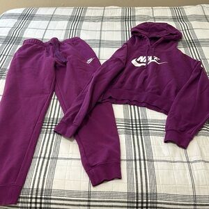 Women's Nike Hoodie (size Medium) and Sweatpants (size small) - EUC